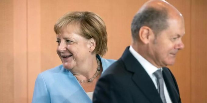 Kanzlerin Angela Merkel und Vizekanzler Olaf Scholz vor einer Kabinettssitzung im Kanzleramt. Foto: Michael Kappeler Kanzlerin Angela Merkel und Vizekanzler Olaf Scholz vor einer Kabinettssitzung im Kanzleramt. Foto: Michael Kappeler