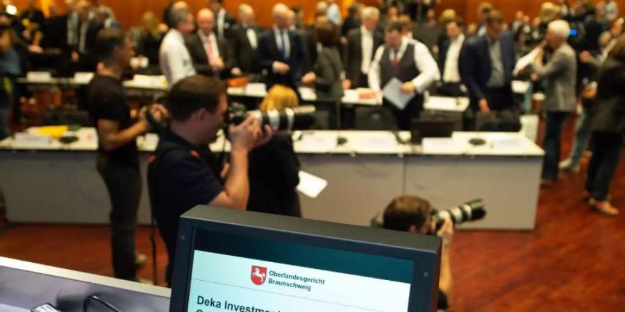 In dem Kapitalanleger-Musterverfahren gegen die Volkswagen AG fordern Aktionäre nach dem Abgas-Skandal Schadenersatz in Milliardenhöhe. Foto: Swen Pförtner