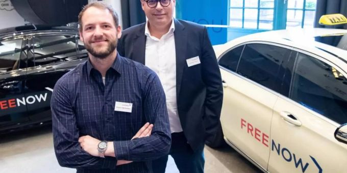 Thomas Zimmermann (l) und Alexander Mönche von der Geschäftsleitung des Fahrdienstleisters "Free Now". Als erste neue Marke des Joint Ventures zwischen Daimler und BMW wird aus "mytaxi" nun "Free Now". Foto: Bernd von Jutrczenka Thomas Zimmermann (l) und Alexander Mönche von der Geschäftsleitung des Fahrdienstleisters "Free Now". Als erste neue Marke des Joint Ventures zwischen Daimler und BMW wird aus "mytaxi" nun "Free Now". Foto: Bernd von Jutrczenka