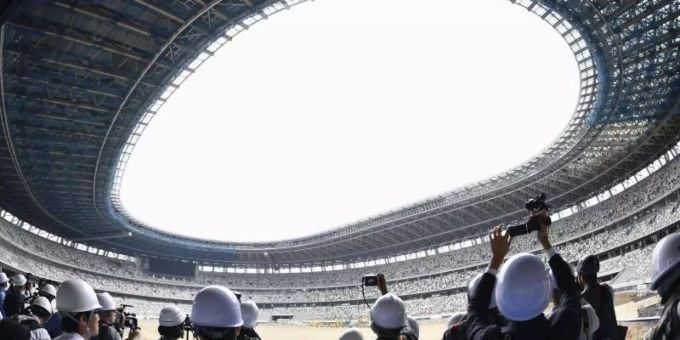 Besichtigung des fast fertigen neuen japanischen Nationalstadions in Tokio. Foto: -/kyodo Besichtigung des fast fertigen neuen japanischen Nationalstadions in Tokio. Foto: -/kyodo