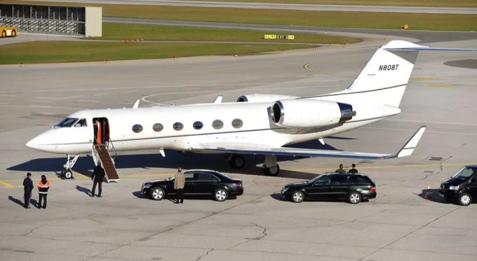 Nicht sonderlich umweltfreundlich, aber ziemlich schick: der Privatjet von Tom Cruise. Privat Jet