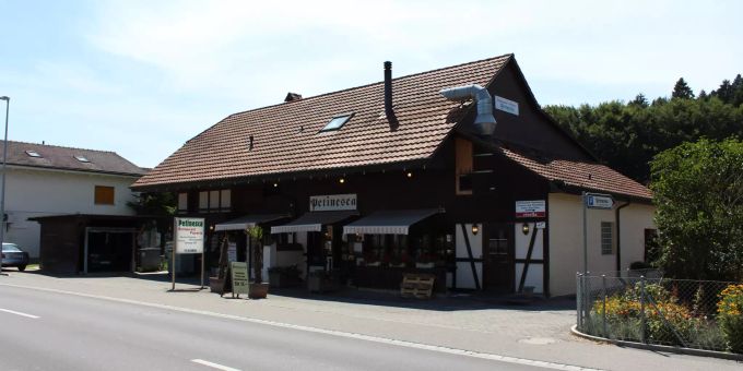 Restaurant Petinesca in Studen (BE). Restaurant Petinesca in Studen (BE).