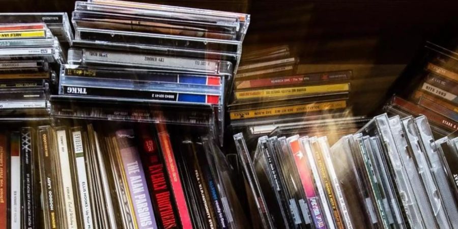 Auslaufmodell? CDs werden immer weniger gekauft. Foto: Swen Pförtner