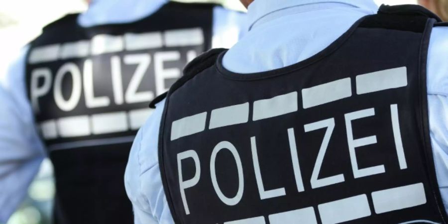 Polizisten mit Westen
