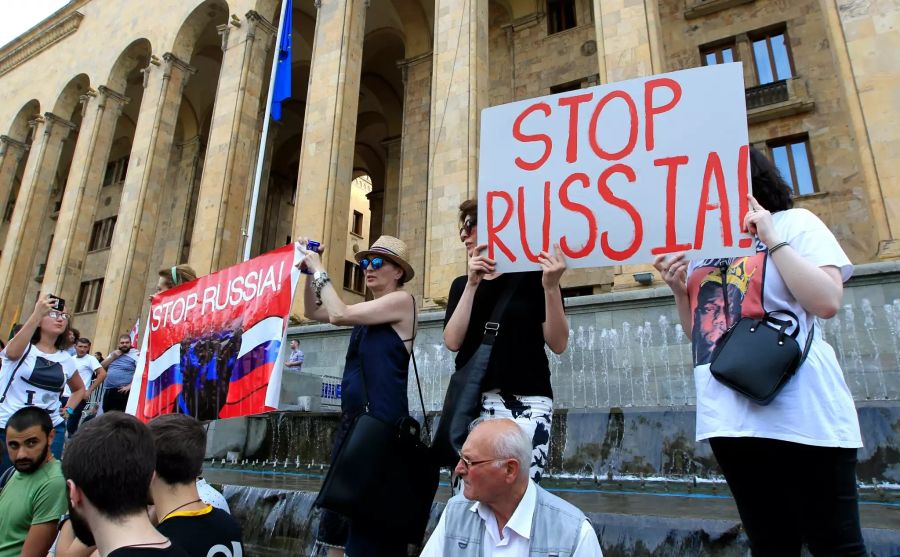 Demonstranten in Georgien