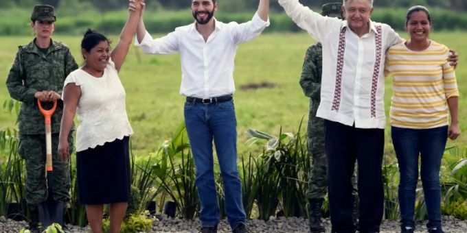 Die Präsidenten von El Salvador und Mexiko, Bukele (3.vl.) und López Obrador Die Präsidenten von El Salvador und Mexiko, Bukele (3.vl.) und López Obrador