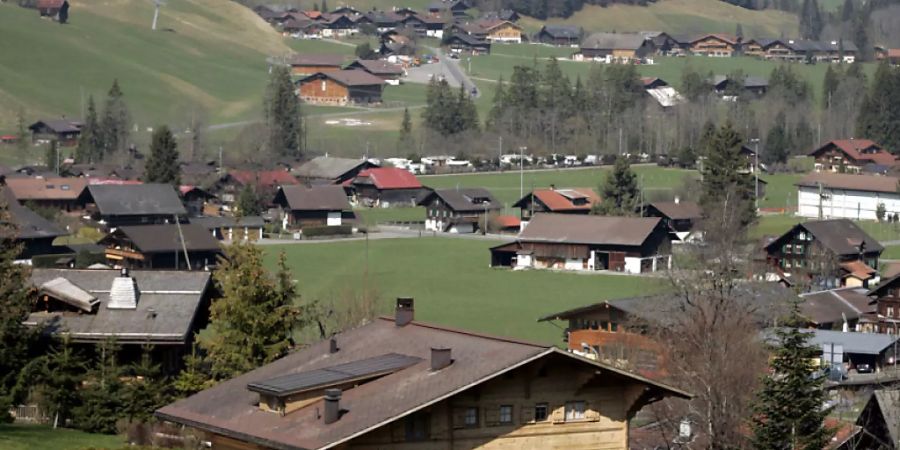 Blick über den Nobelort Gstaad im Berner Oberland.