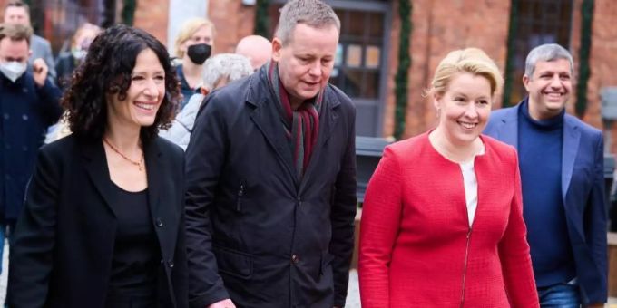 Die Fraktionsvorsitzenden und Spitzenkandidaten der jeweiligen Parteien im Land Berlin Bettina Jarasch ( l-r, Bündnis 90/ Die Grünen), Klaus Lederer ( Die Linke) und Franziska Giffey (SPD) auf dem EUREF Campus. Foto: Annette Riedl/dpa sozialdemokratische Partei deutschlands