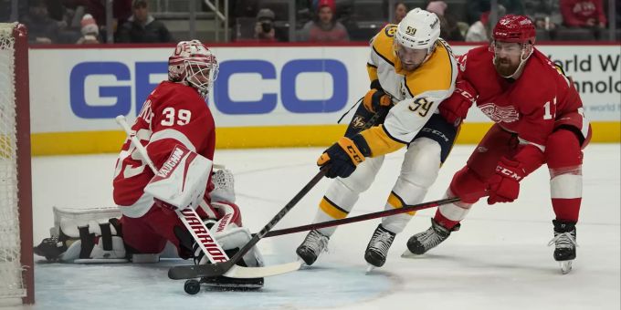 Roman Josi (m.) trifft in der NHL nach einem Traum-Solo. Roman Josi NHL