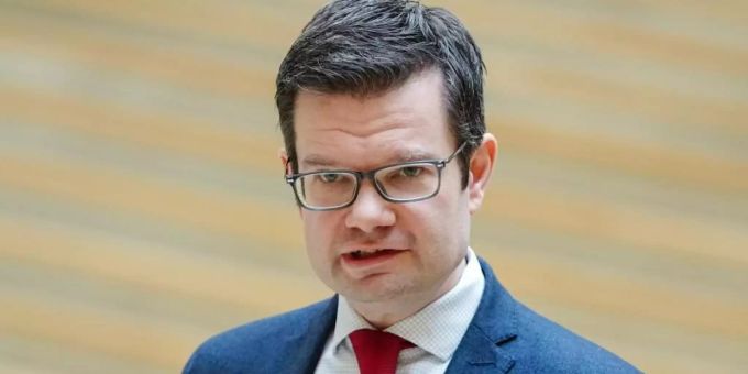 «Nur schwer rechtfertigen liesse sich, die Impfpflicht mit physischem Zwang durchzusetzen»: Bundesjustizminister Marco Buschmann. Foto: Kay Nietfeld/dpa «Nur schwer rechtfertigen liesse sich, die Impfpflicht mit physischem Zwang durchzusetzen»: Bundesjustizminister Marco Buschmann. Foto: Kay Nietfeld/dpa