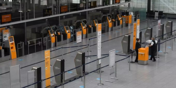 Leerer Flughafen in München Leerer Flughafen in München