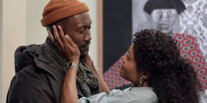 Cameron (Mahershala Ali) verschweigt seiner Frau Poppy (Naomie Harris), dass er unheilbar krank ist. Foto: Kimberley French/Apple TV+/dpa Cameron (Mahershala Ali) verschweigt seiner Frau Poppy (Naomie Harris), dass er unheilbar krank ist. Foto: Kimberley French/Apple TV+/dpa