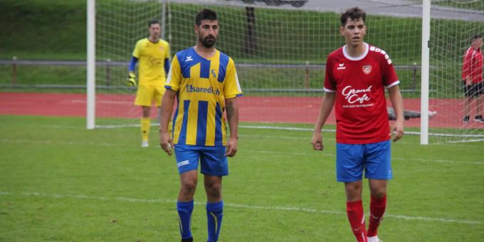 FCK Stürmer Linares (Hier gegen Cham) entschied das Spiel gegen den Spitzenreiter. FC Küssnacht - ESC Erstfeld