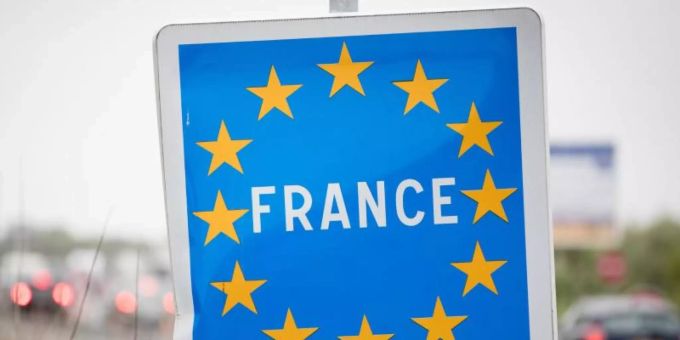 Ungeimpfte benötigen für die Einreise nach Frankreich künftig einen PCR-Test, der nicht älter als 24 Stunden alt ist. Foto: Kay Nietfeld/dpa Ungeimpfte benötigen für die Einreise nach Frankreich künftig einen PCR-Test, der nicht älter als 24 Stunden alt ist. Foto: Kay Nietfeld/dpa
