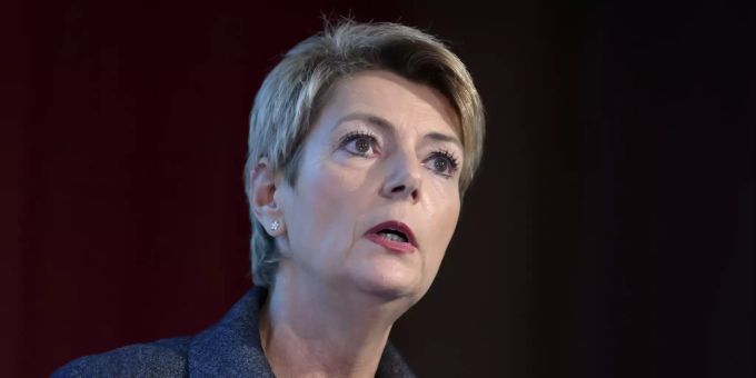 Bundesrätin Karin Keller-Sutter spricht während einer nationalen Konferenz. (Archivbild) karin keller sutter