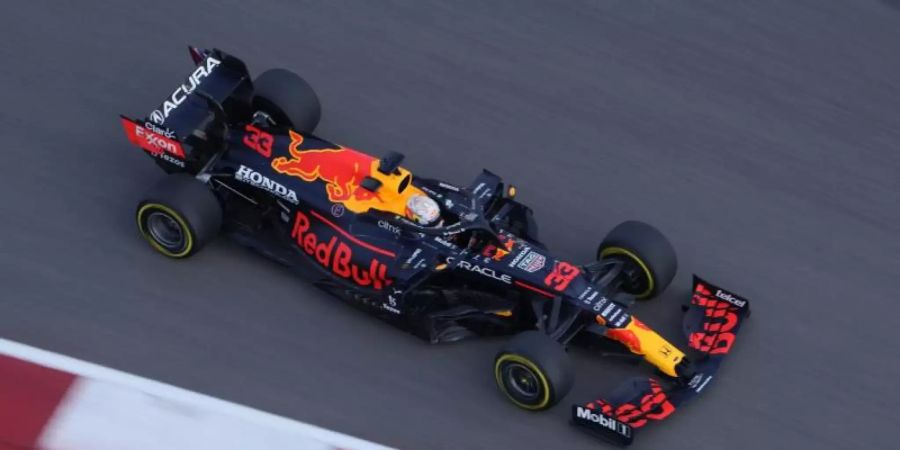 Würde die 33 an seinem Rennwagen bei einem Sieg der Formel-1-Weltmeisterschaft für die 1 tauschen: Max Verstappen vom Team Red Bull. Foto: Nick Didlick/AP/dpa