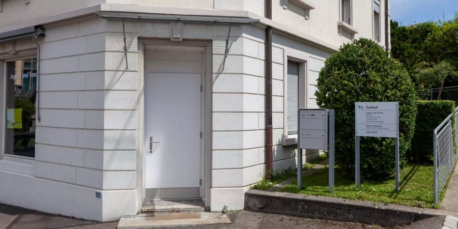Eingang zum Tuchhof - Jugend und Familie in Thalwil.