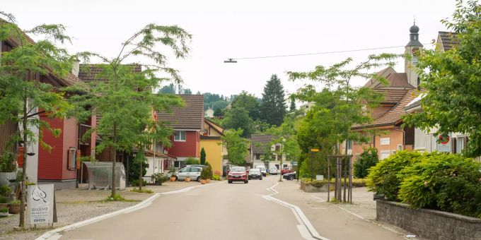 Hinterdorfstrasse in Zuzwil (SG). Hinterdorfstrasse in Zuzwil (SG).