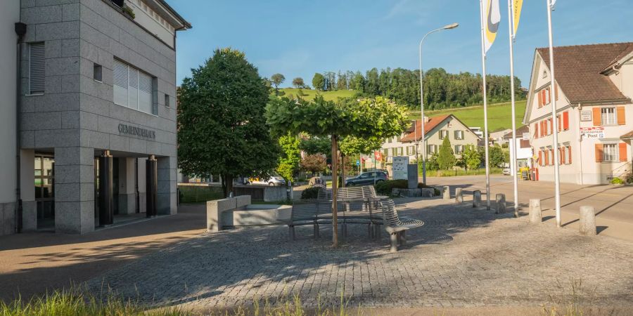 Gemeindehausplatz in Lütisburg.