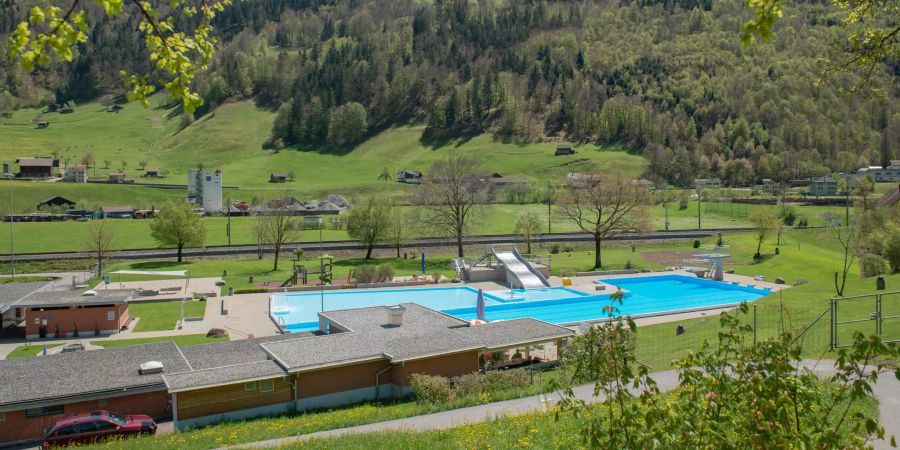 Das Schwimmbad in Schwanden im Kanton Glarus Süd.