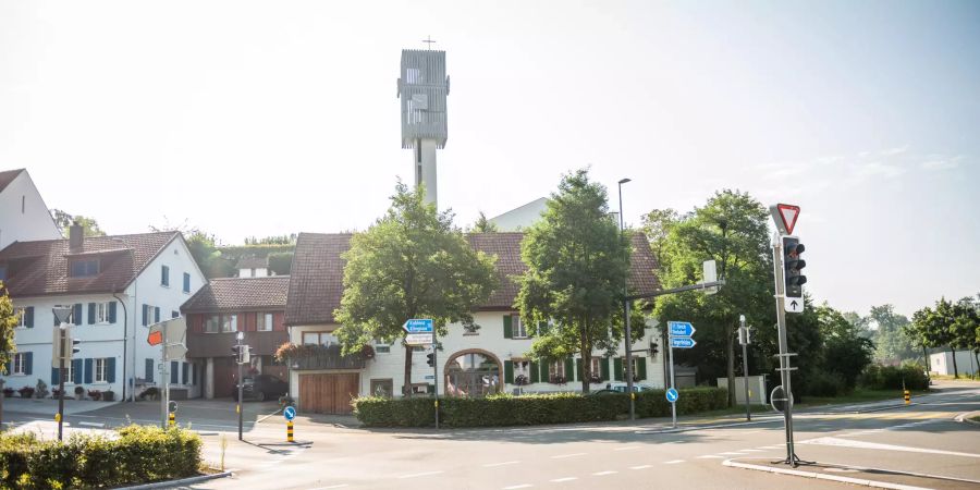 Autokreisel in Dottingen.