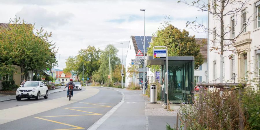 Die Tramstrasse in der Gemeinde Suhr.