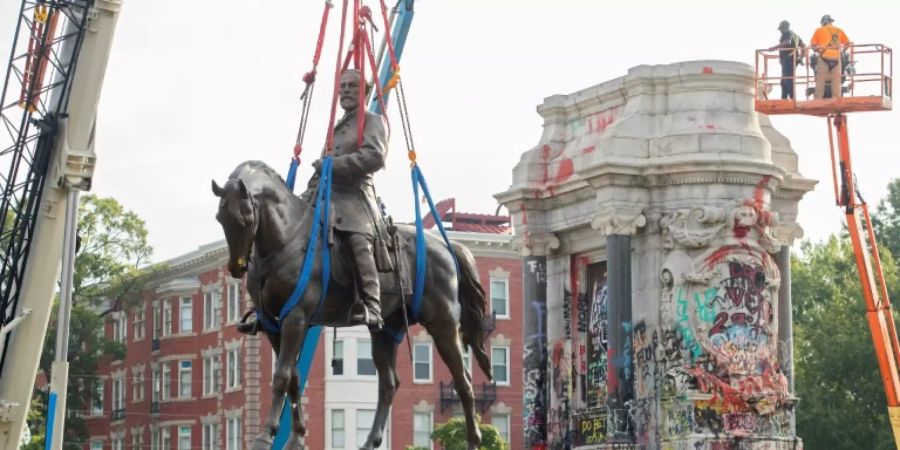 Abbau der Statue von Robert E. Lee in Richmond