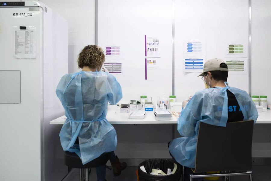 Jeder Impfstoffkandidat wird vor der Zulassung in Studien erprobt.