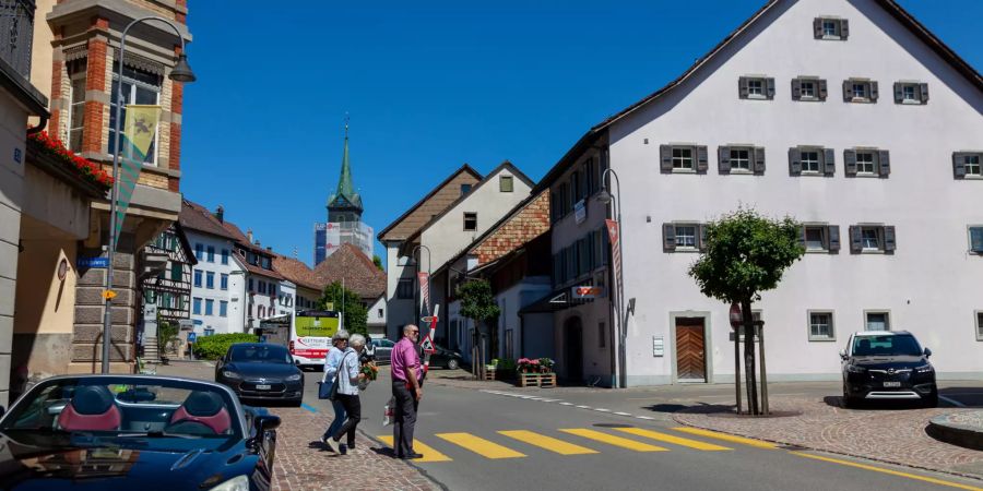 In der Dorfmitte der Gemeinde Hallau.