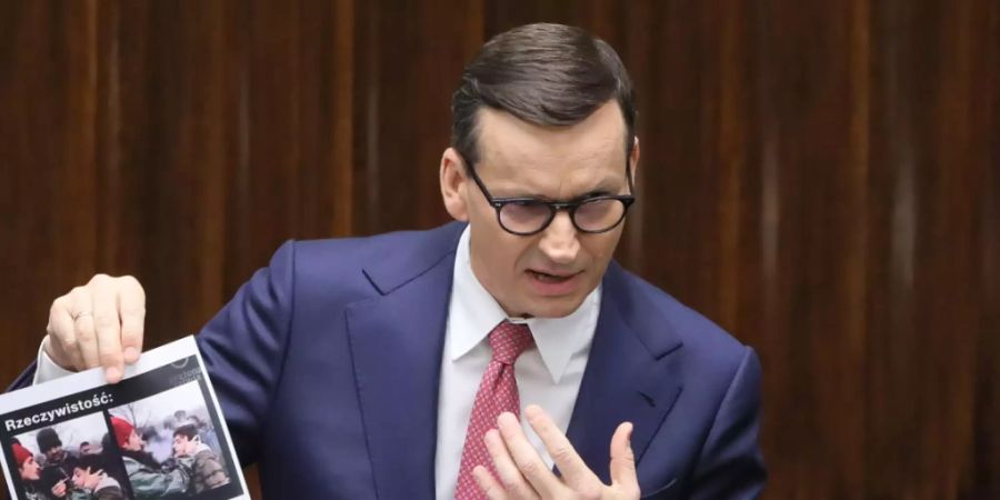 Der polnische Regierungschef Mateusz Morawiecki befürchtet eine starke Zunahme der Flüchtlinge an der Grenze zu Belarus. Er hat die Europäer zu einem strikten Grenzschutz aufgefordert.