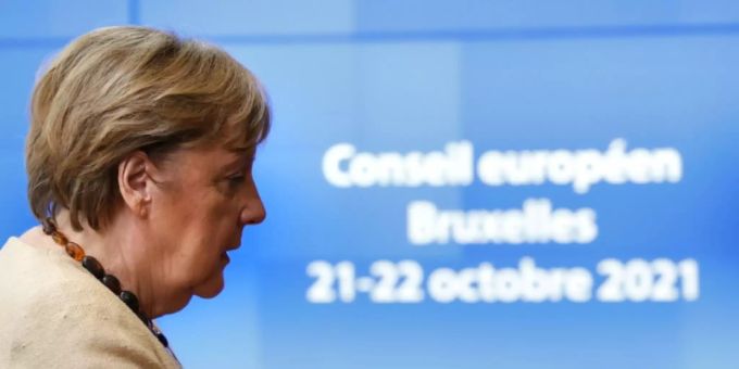 Bundeskanzlerin Merkel bei der Ankunft zum EU-Gipfel Bundeskanzlerin Merkel bei der Ankunft zum EU-Gipfel