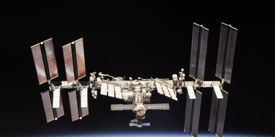 Die Astronauten der ISS brachten sich in angedockten Raumschiffen in Sicherheit. Foto: NASA/dpa