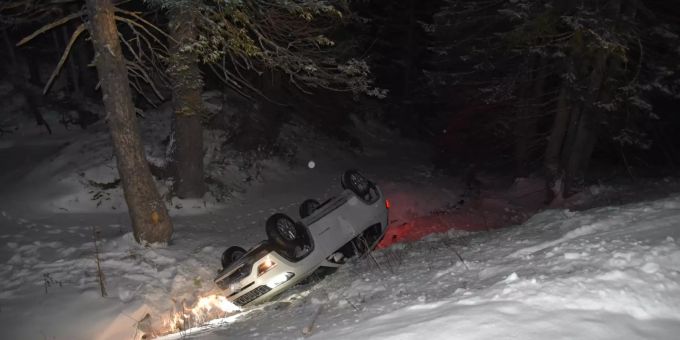 San Bernardino GR - Zwei Personen bei Selbstunfall verletzt