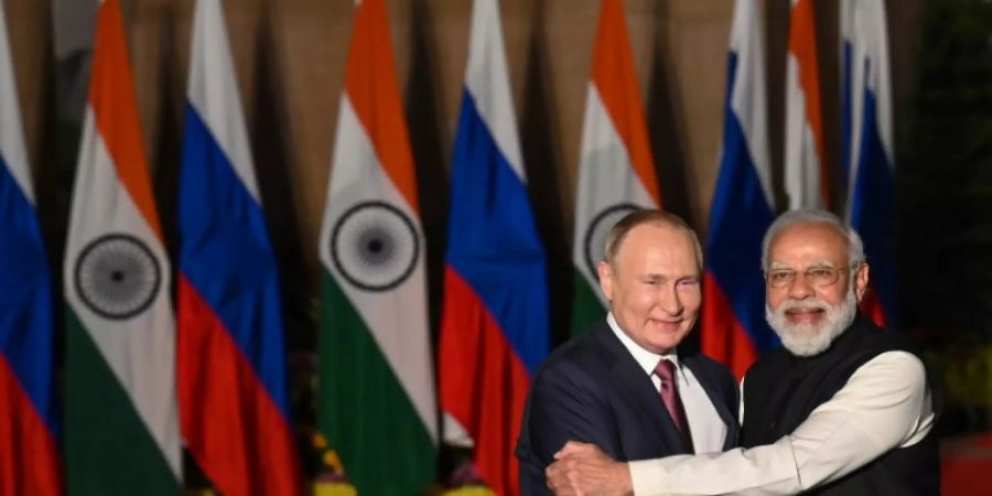 Wladimir Putin (l.) und Narendra Modi