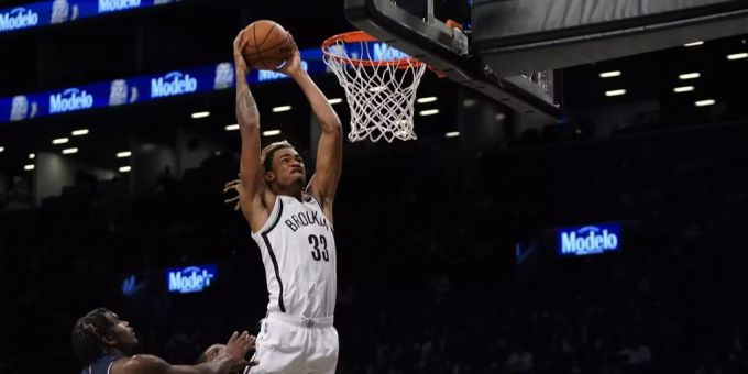Nicolas Claxton von den Brooklyn Nets im Einsatz. Brooklyn Nets