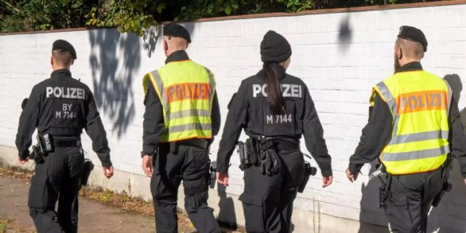 Die Münchener Polizei hat einen 17-Jährigen festgenommen. Foto: Peter Kneffel/dpa Die Münchener Polizei hat einen 17-Jährigen festgenommen. Foto: Peter Kneffel/dpa