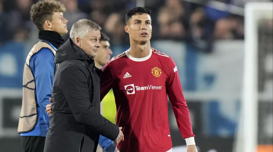 Der Portugiese (r.) rettet mit einem Doppelpack in der Champions League seinem Trainer Ole Gunnar Solskjaer vorerst den Job.