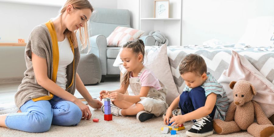 nanny mit zwei kindern