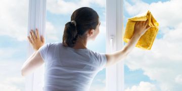 Frau, Fensterputzen, sauber machen, Routine, Fenster, Putzen