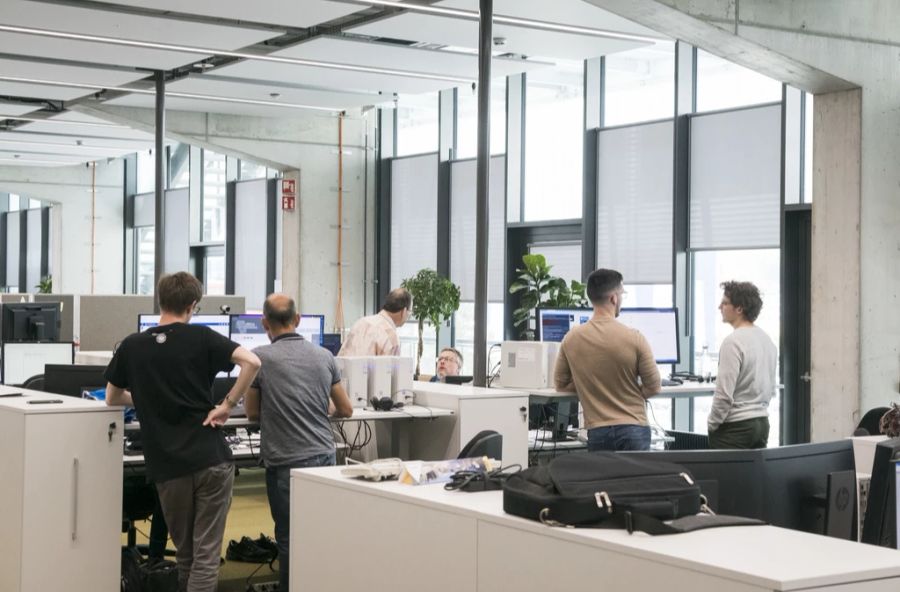 Während man die Duftwolke im Büro «unbedingt» ansprechen sollte ... (Symbolbild)