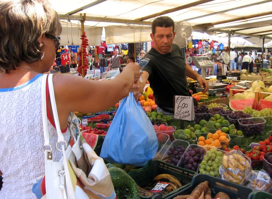 Italien will bei den Sozialausgaben sparen – und streicht Tausenden ihre Leistungen.