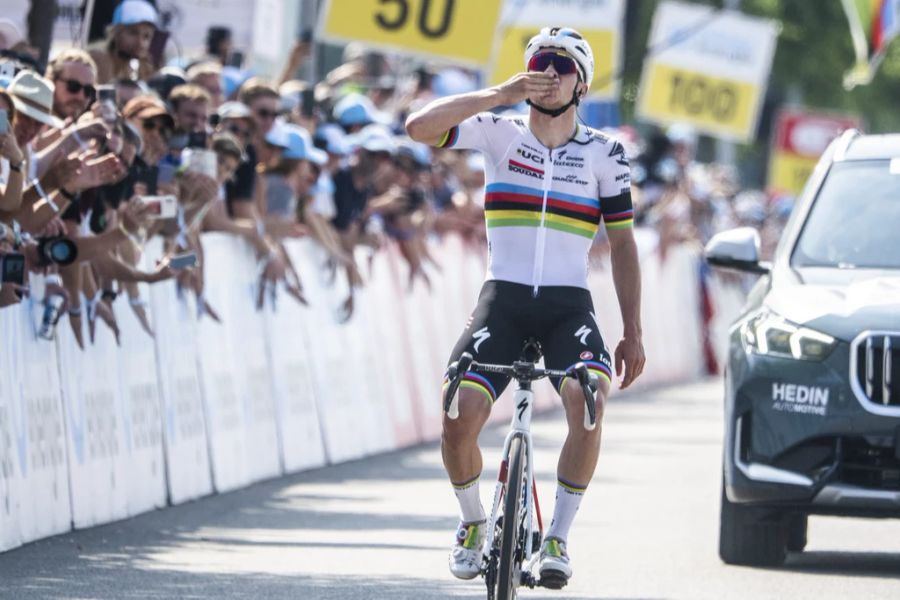 Remco Evenepoel widmet seinen Sieg an der Tour de Suisse dem verstorbenen Gino Mäder.