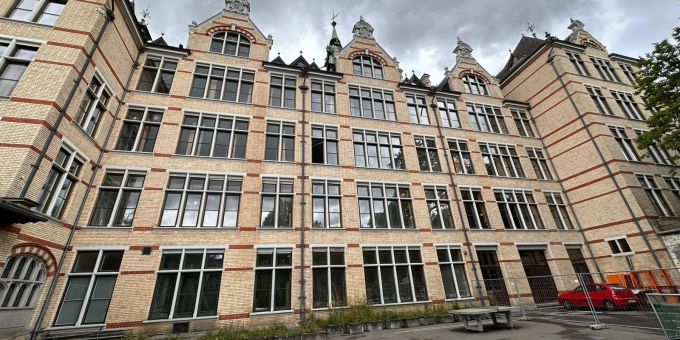 Im Keller des Schulhauses Hirschengraben in Zürich wurde eine Leiche gefunden. Schulhaus Hirschengraben