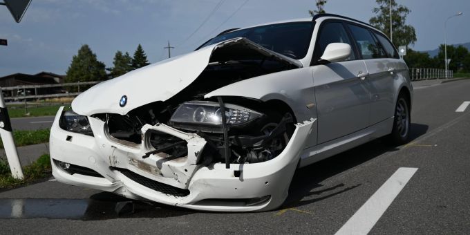 Mitfahrerin verletzt - Kollision zwischen zwei Autos in Kriessern SG