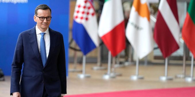 Polens Ministerpräsident Mateusz Morawiecki bei seiner Ankunft in Brüssel. Polens Ministerpräsident Mateusz Morawiecki bei seiner Ankunft in Brüssel.