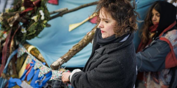 Die Waadtländer Grossrätin Mathilde Marendaz stellte im März einen Beitrag ins Internet, der die Betonindustrie anprangerte und in kleinerer Schrift einen polizeifeindlichen Spruch enthielt. (Archivbild) Die Waadtländer Grossrätin Mathilde Marendaz stellte im März einen Beitrag ins Internet, der die Betonindustrie anprangerte und in kleinerer Schrift einen polizeifeindlichen Spruch enthielt. (Archivbild)