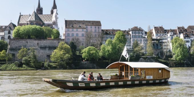 Basel mit dem Rhein. Basel Rhein