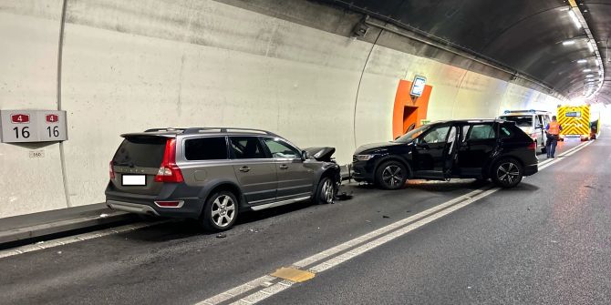 Frontalkollision im Fäsenstaubtunnel