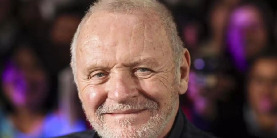 Anthony Hopkins zerbricht sich mit 83 Jahren nicht mehr den Kopf vor neuen Projekten, wie er in einem Interview sagte: «Ich begebe mich mit gesundem Menschenverstand in meine Rollen hinein. Oder sagen wir mal so: Ich bin einfach alt.». Foto: Alexandre Meneghini/AP/dpa