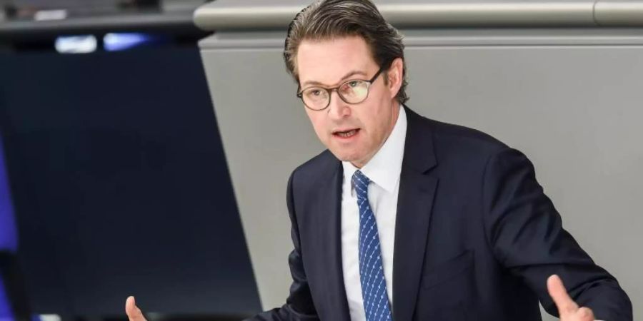 «Mit noch einmal einer Milliarde Euro können wir den umweltfreundlichen ÖPNV weiter leistungsfähig und zuverlässig am Laufen halten», sagt Andreas Scheuer. Foto: Kira Hofmann/dpa-Zentralbild/dpa/Archiv